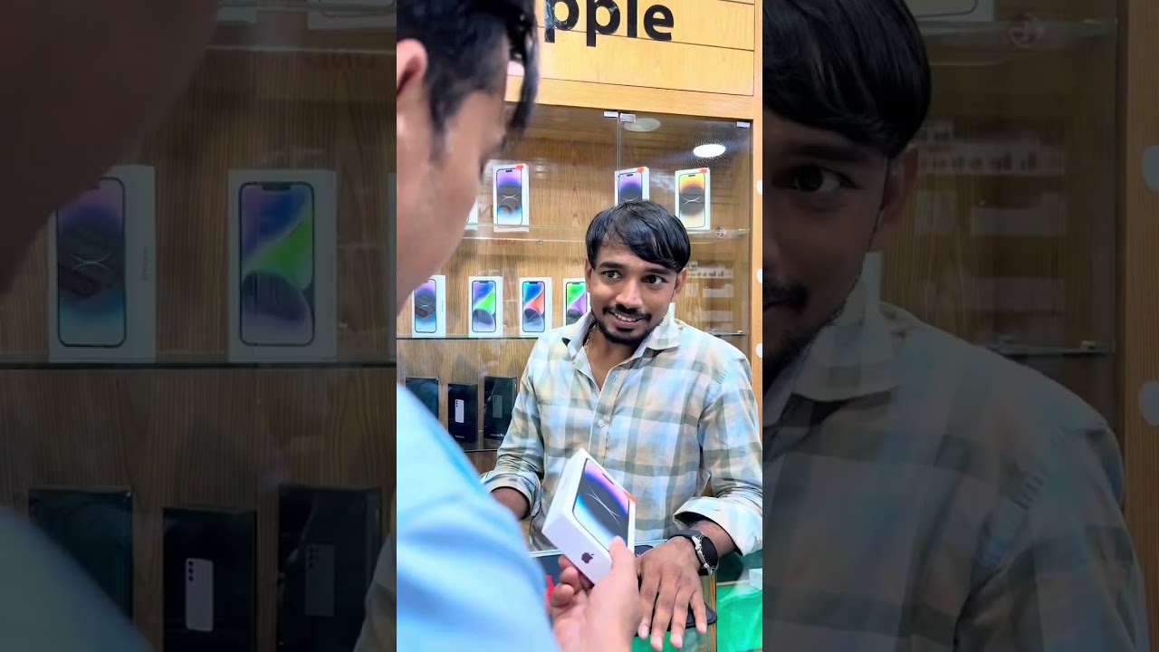 অবিনব কায়দায় মোবাইল হাতিয়ে নিল ( রোমান ইমরানের )