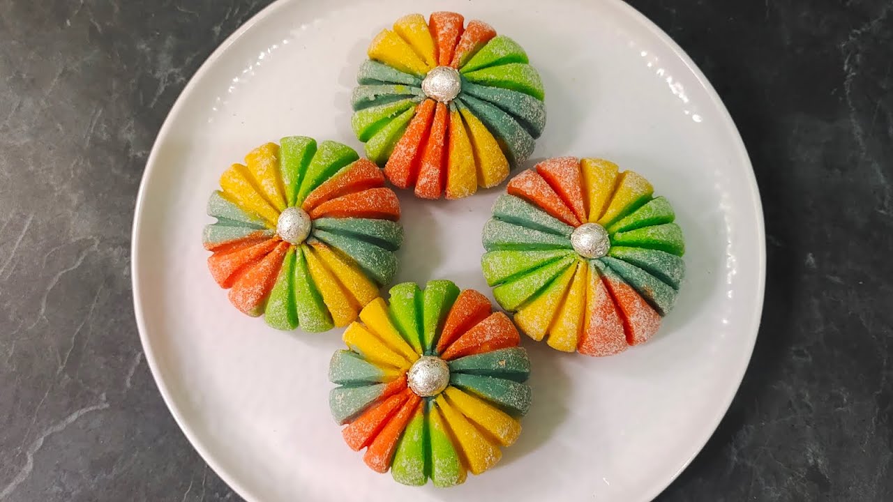 सिर्फ 12 मिनट Flower Sweets बिना गैस जलाये बिना चासनी बिना मावा बिना काजू घर के सामान से महंगी मिठाई