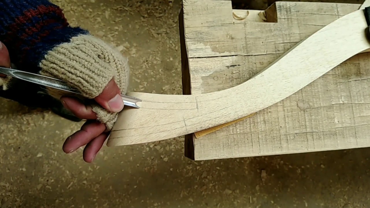 Muebles: Tallado y colocado de brazos en una silla (1 Parte)