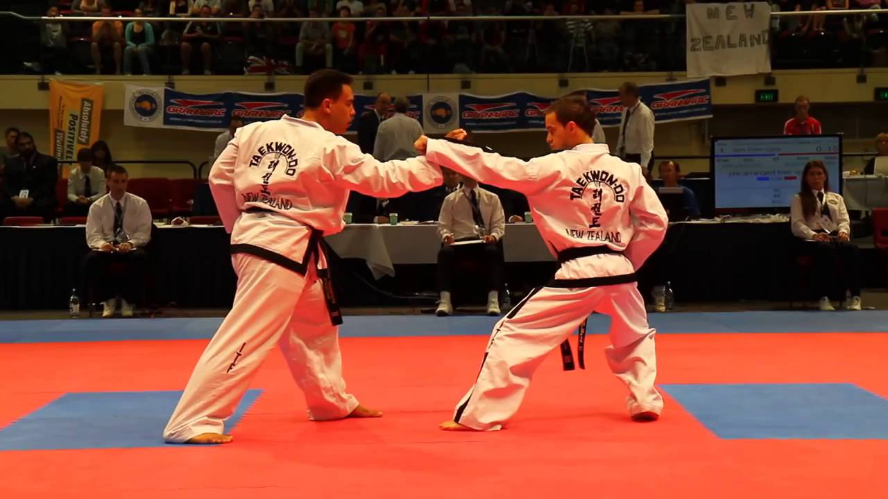 Mark Trotter, en el campeonato del mundo 2011, realizando lucha pre establecida.
