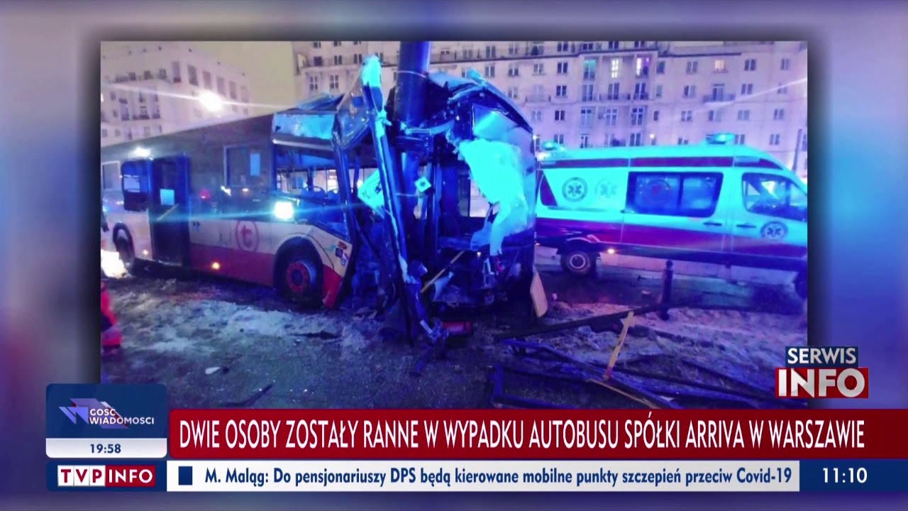 Autobus zmiażdżony, są ranni. Wypadek w centrum Warszawy zablokował ruch tramwajów