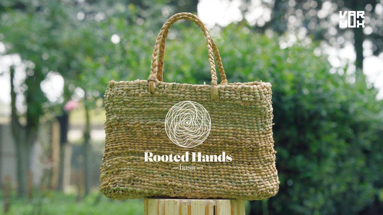 Rooted Hands / Hasir
