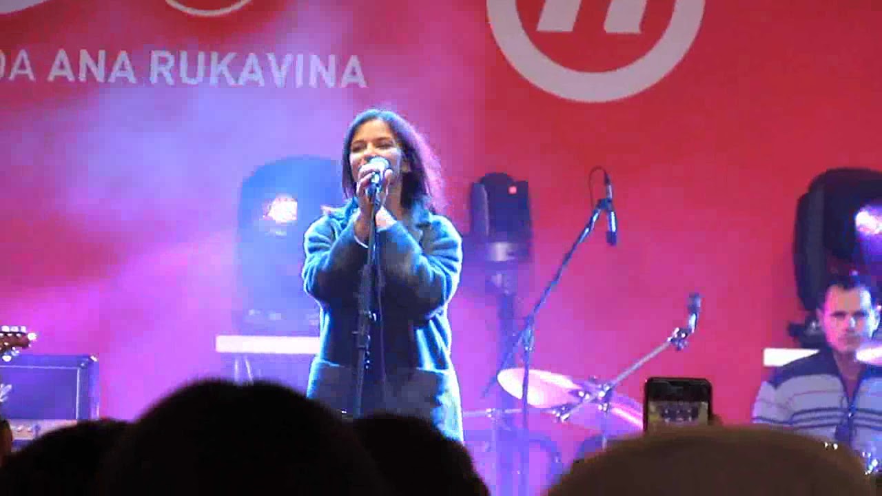 Vesna Pisarović koncert Hocu Život 17.12.2019 zaklada Ana Rukavina HD video 2od2 stereo zvuk