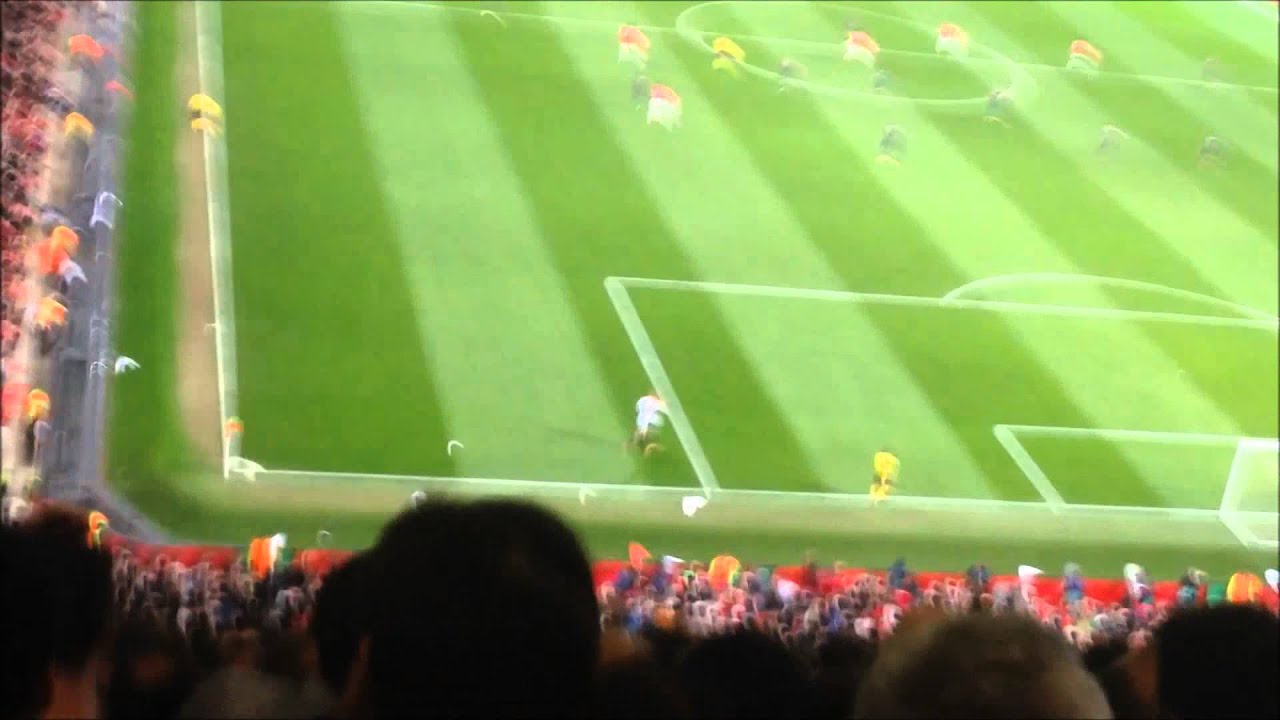 Manchester United vs Bayern Munich - Fans celebrate Vidic's goal !! AMAZING ATMOSPHERE