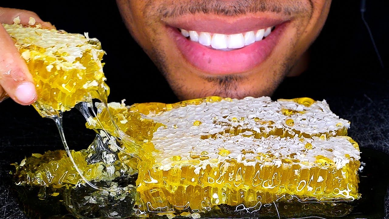 ASMR HONEYCOMB NO TALKING *STICKY BIG BITES RAW EATING* MUKBANG