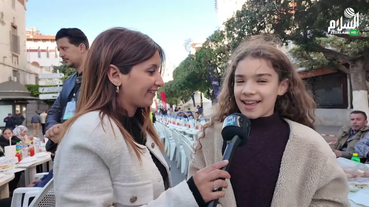 مائدة الإفطار الجماعي بساحة البريد المركزي بالجزائر العاصمة