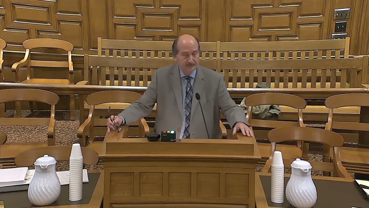 Судебная тяжба по поводу отклонения от норм зонирования выявила претензии по поводу шумовых и све...