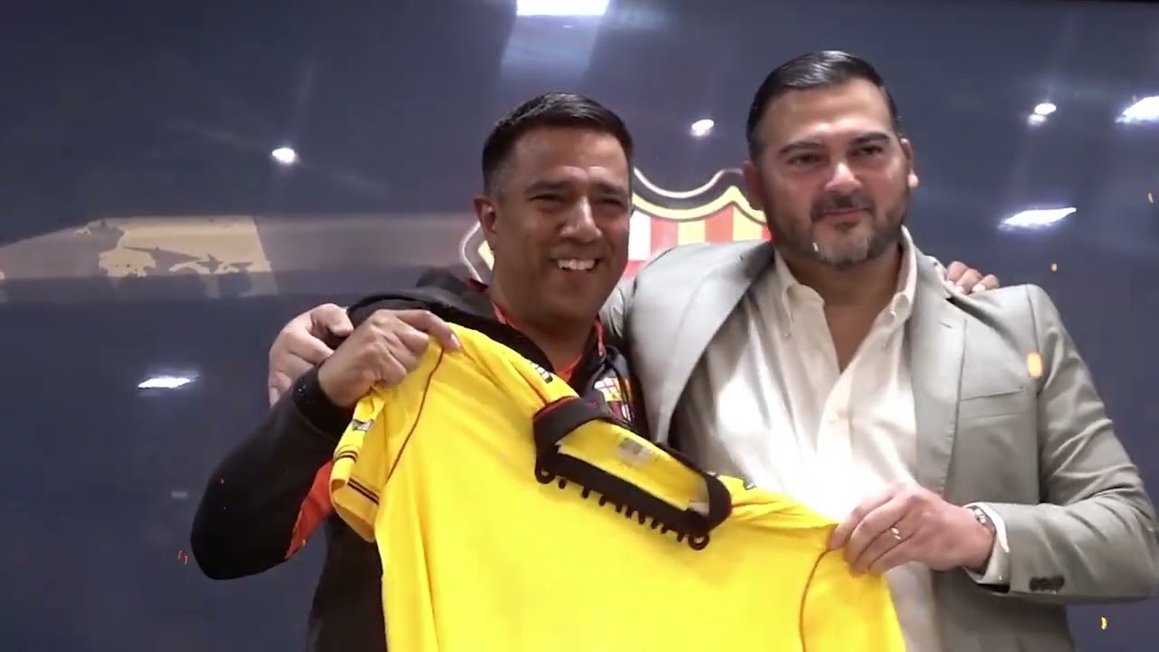 Bienvenido profe César Farías 🟡⚫️Ya se le pegó la amarilla. 