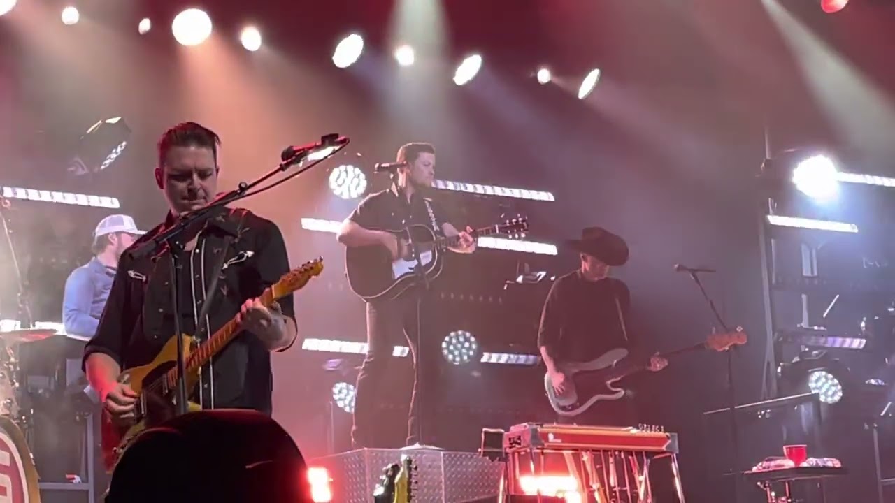 Scotty McCreery - In Between (Live) - Carteret Performing Arts Center, Carteret, NJ - 4/27/23