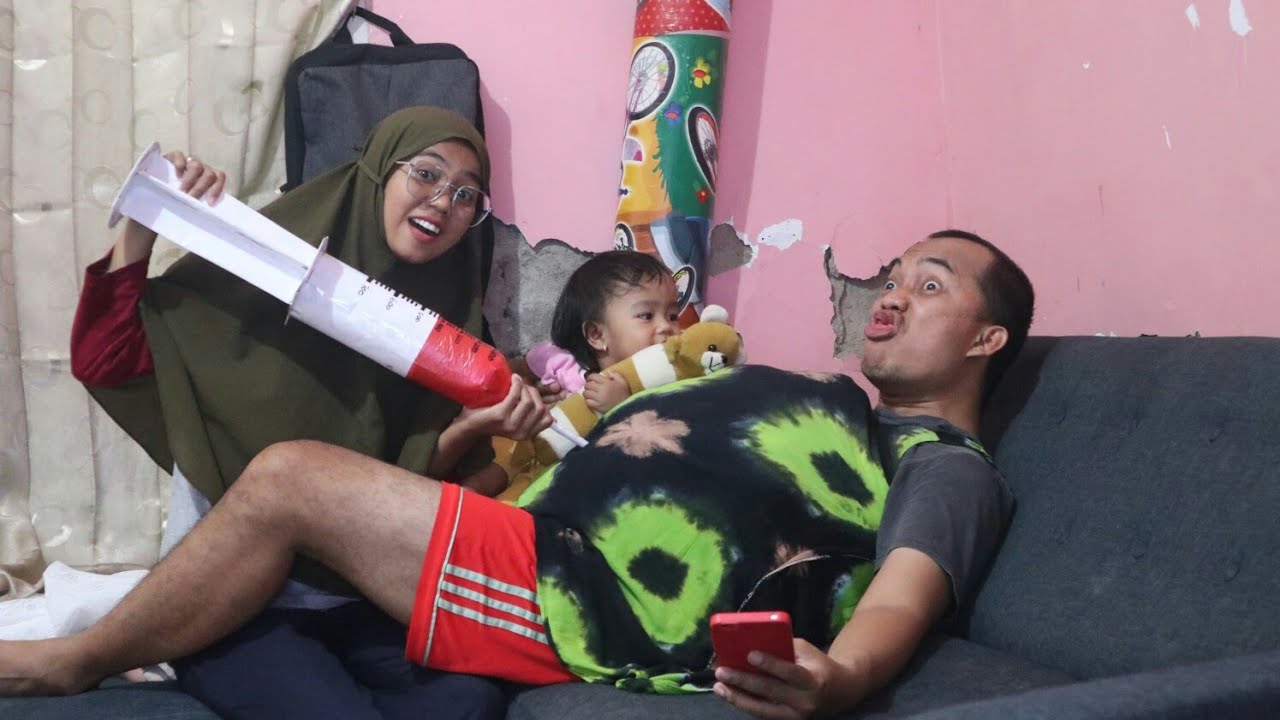 waduhhh.. papah hamil sendiri, lahiran sendiri, bayiknya banyak dan lucu