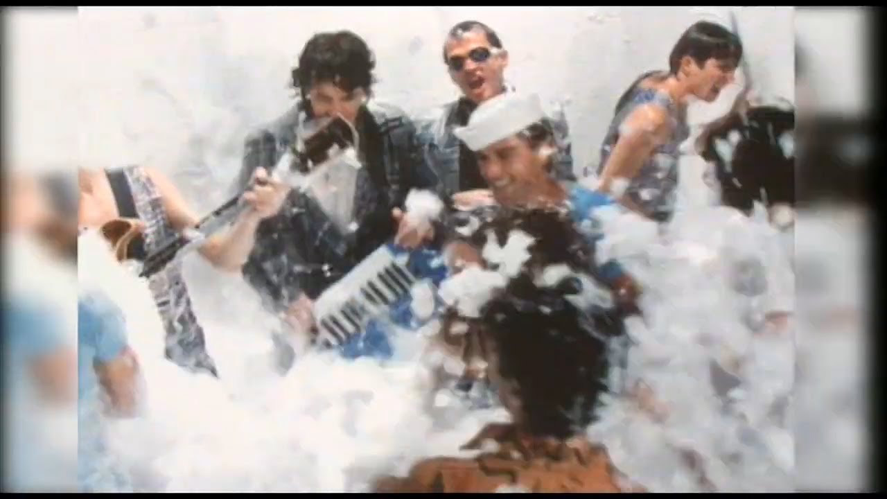 Singing in the shower (Brian Lucey Master)