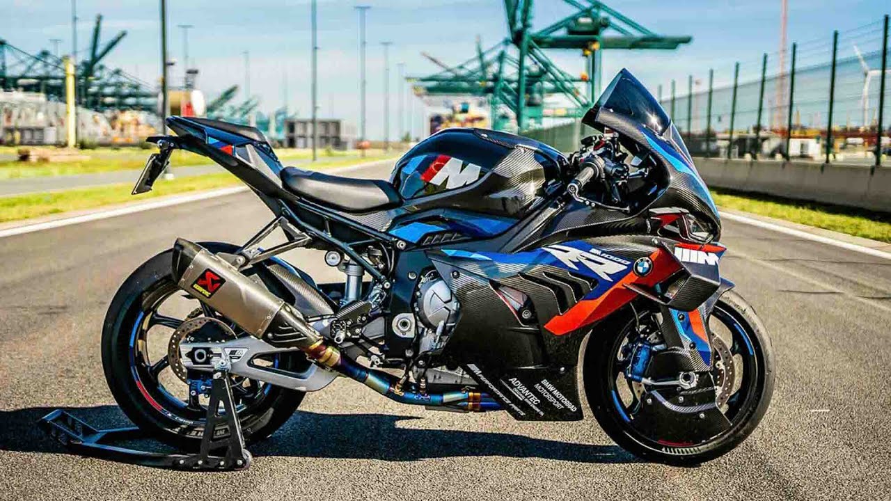 BMW M1000RR 2023 FULL AKRAPOVIC EXHAUST SOUND / FLY BY'S / REVS