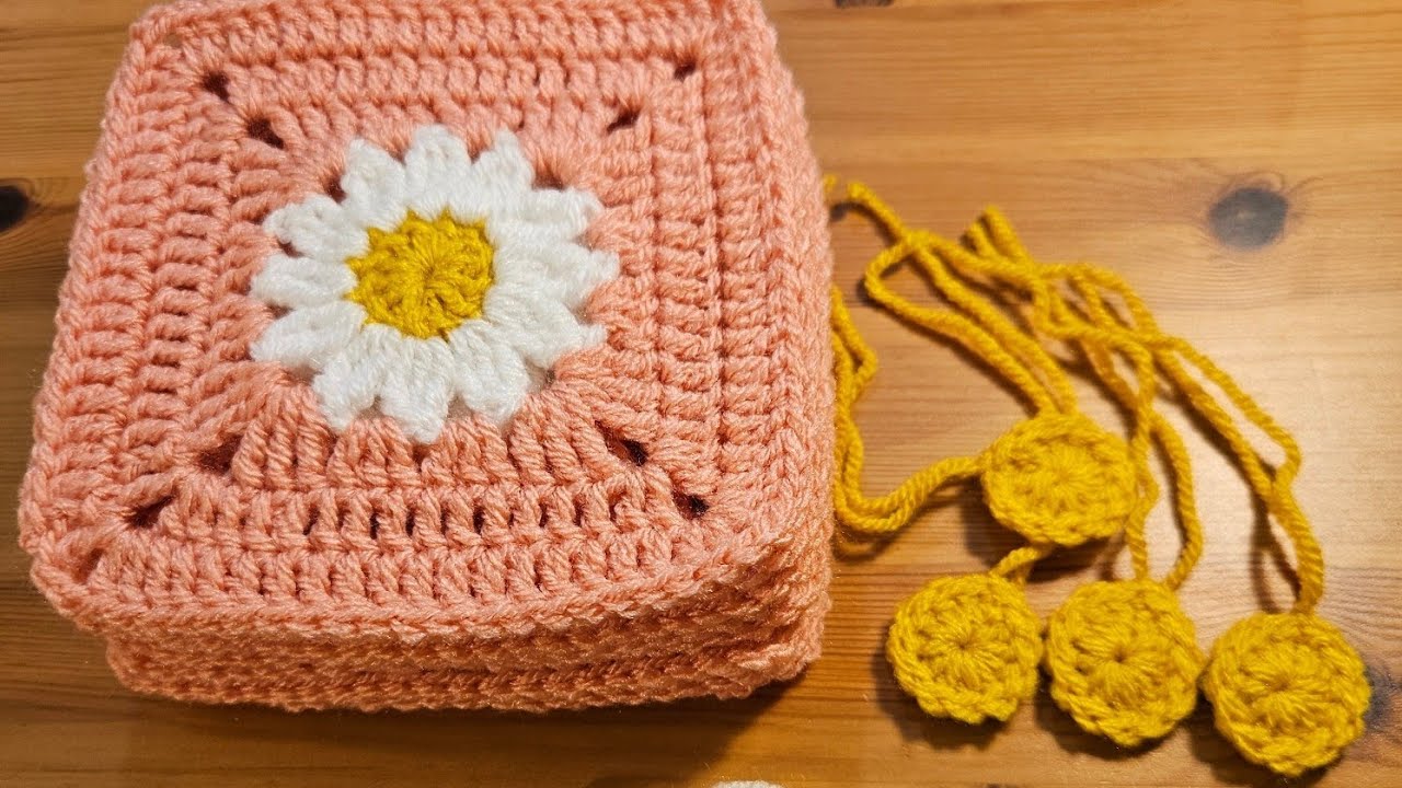 How to crochet a Daisy Granny Square