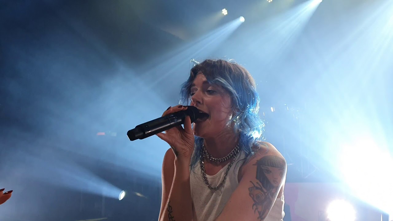 Tove Lo at poolbar Festival in Feldkirch- TALKING BODY