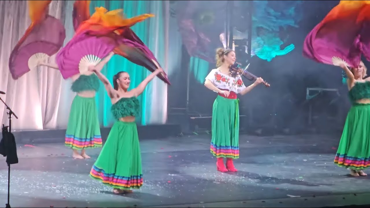 Lindsey Stirling - Feliz Navidad (Rio Rancho 2025)