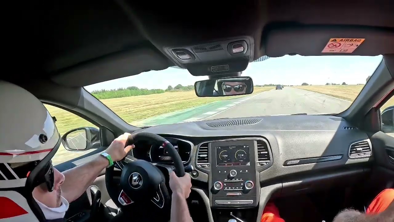 Megane rs trophy r on track circuit clastres