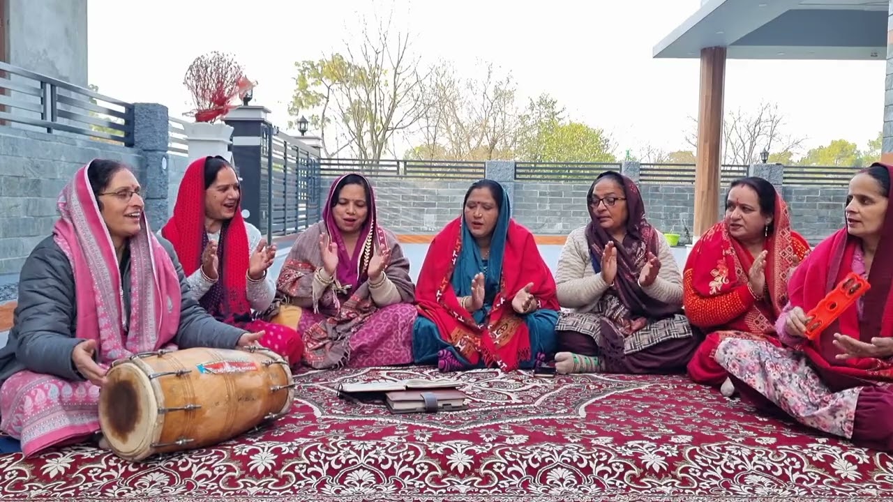 #bhajan काला डोरेया कुन्डे नाल अडेया वे हो शाम मुरारी तां सखियां नाल लडेया वे #krishan #kirtan 🙏🏻