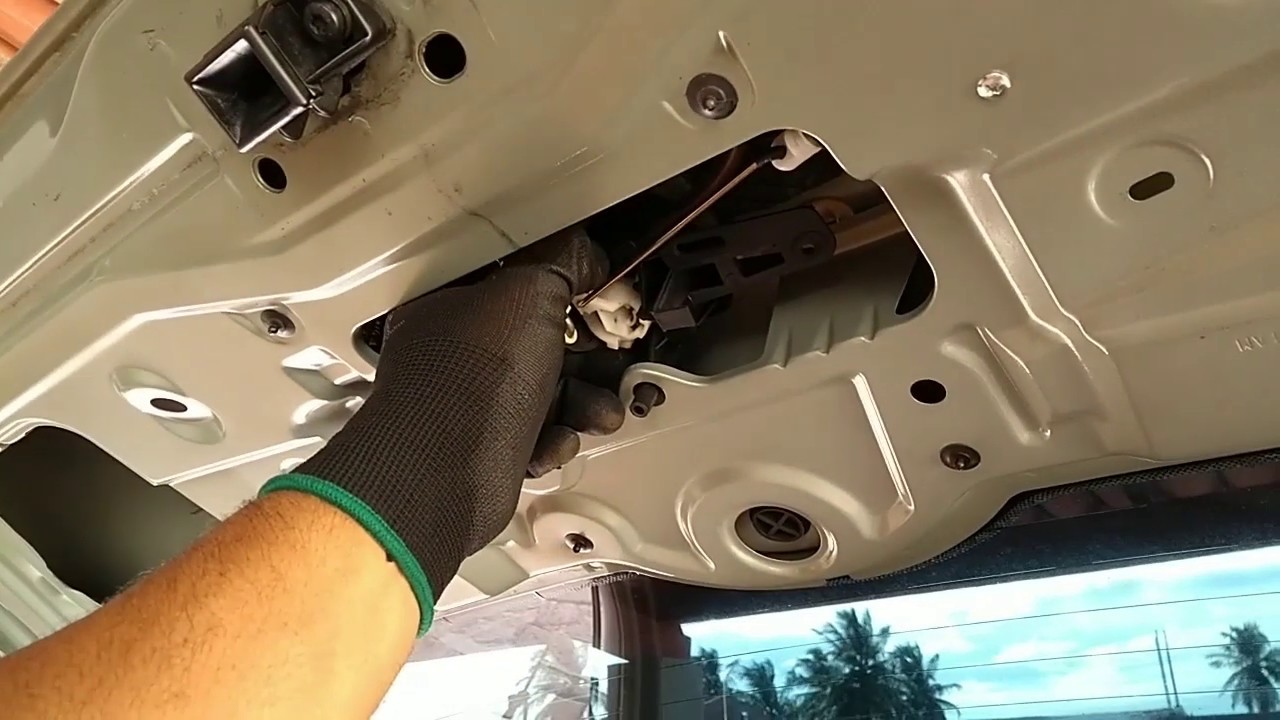 Como instalar trava elétrica no porta mala do Renault Clio