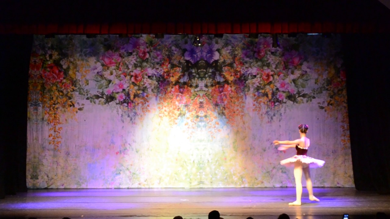 Variação Feminina  de Fairy Doll - Bailarina Vitória Assunção - Ballet Juliana Maia