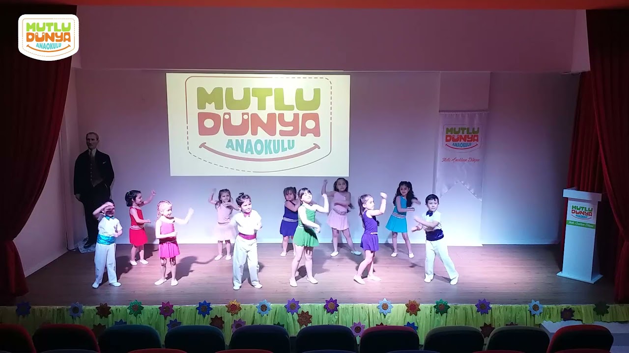 Su Grubu (Yılsonu Gösterisi) - Macarena