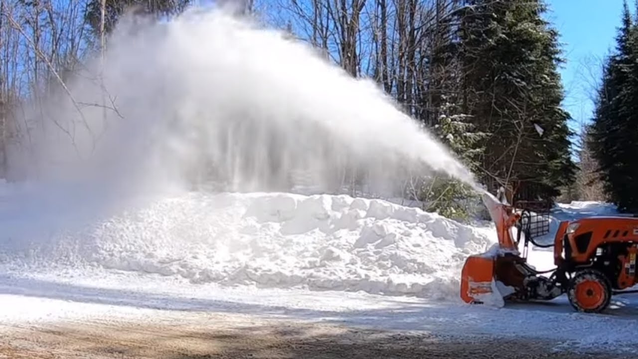 #397 Front Mount Blower VS Rear Blade. Kubota LX2610 Compact Tractor. Part 1. Snow in the Driveway.