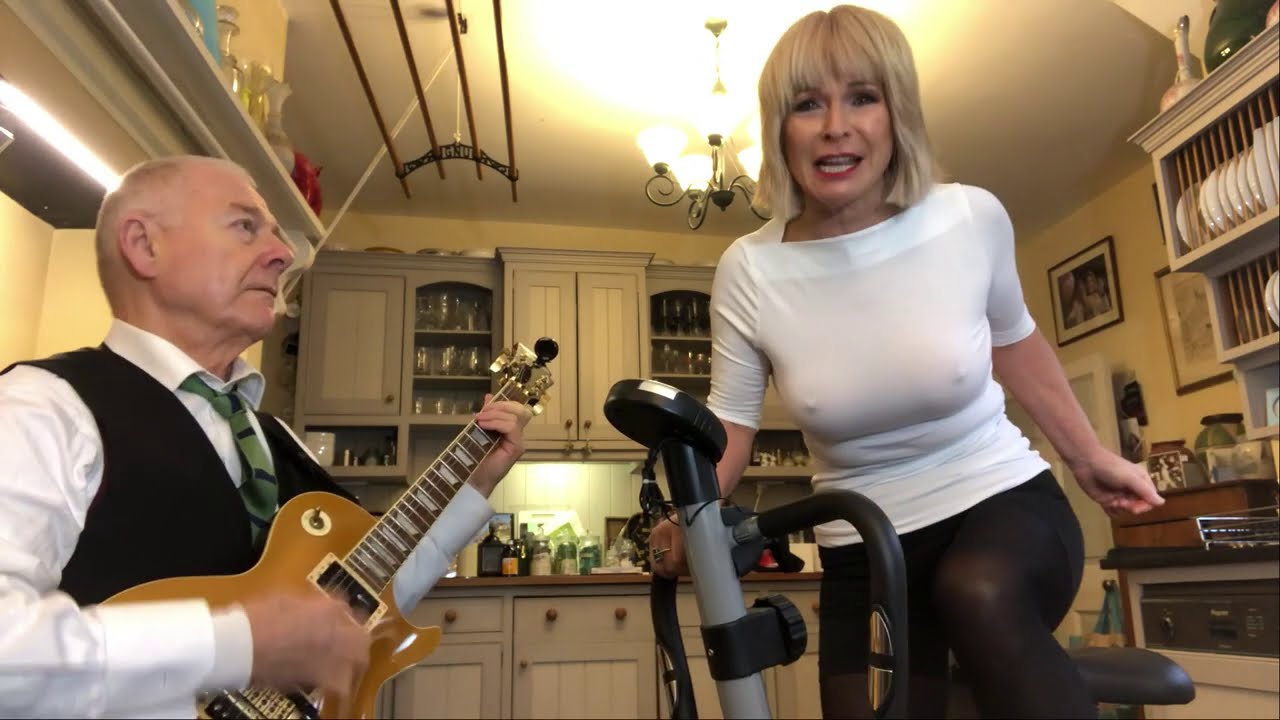 Toyah & Robert's - Sunday Lockdown Lunch - Enter The Sandman