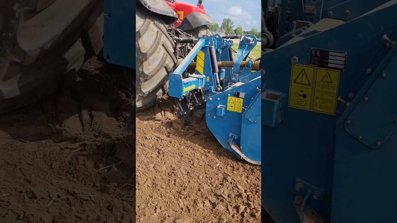 Lohnbetrieb H&uuml;lswitt Saatbettbereitung nach Ackergras mit Fr&auml;se Tiefenlockerer und Spatenmaschine