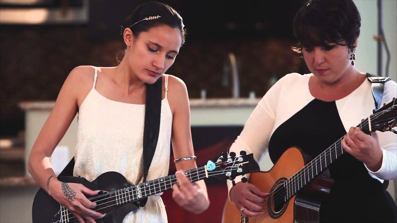Taimane - The Moon (HiSessions.com Acoustic Live!)
