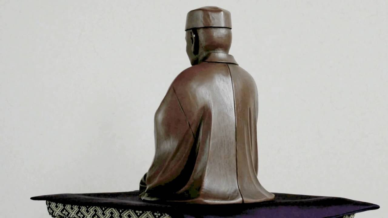 SEN NO RIKYU wooden statue