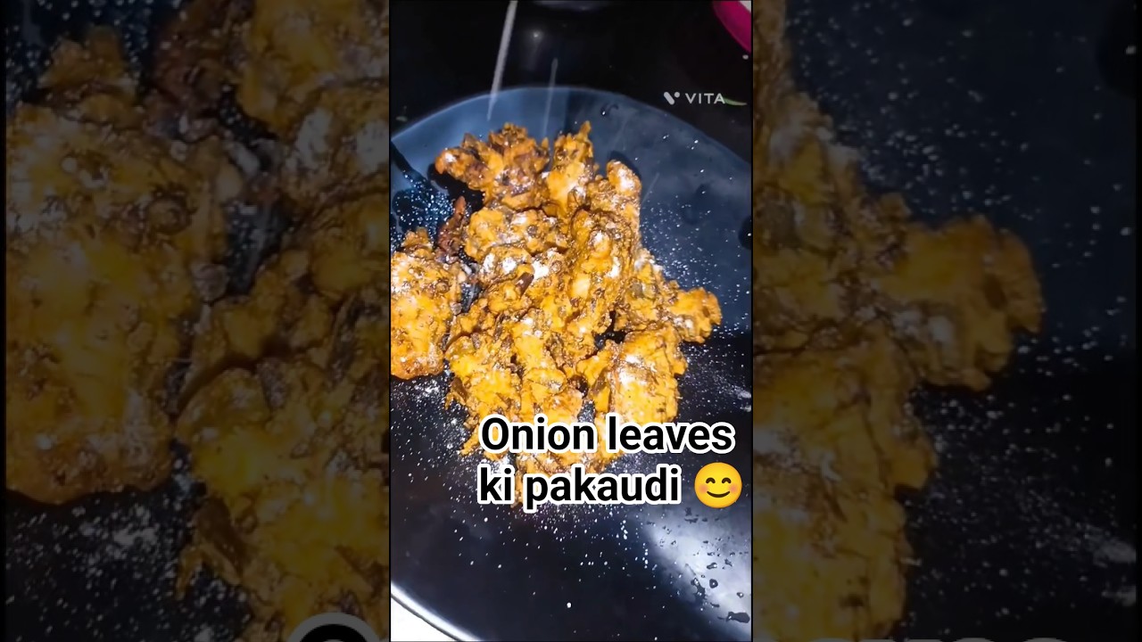 mini garden ke onion leaves ki pakaudi. please like and subscribe