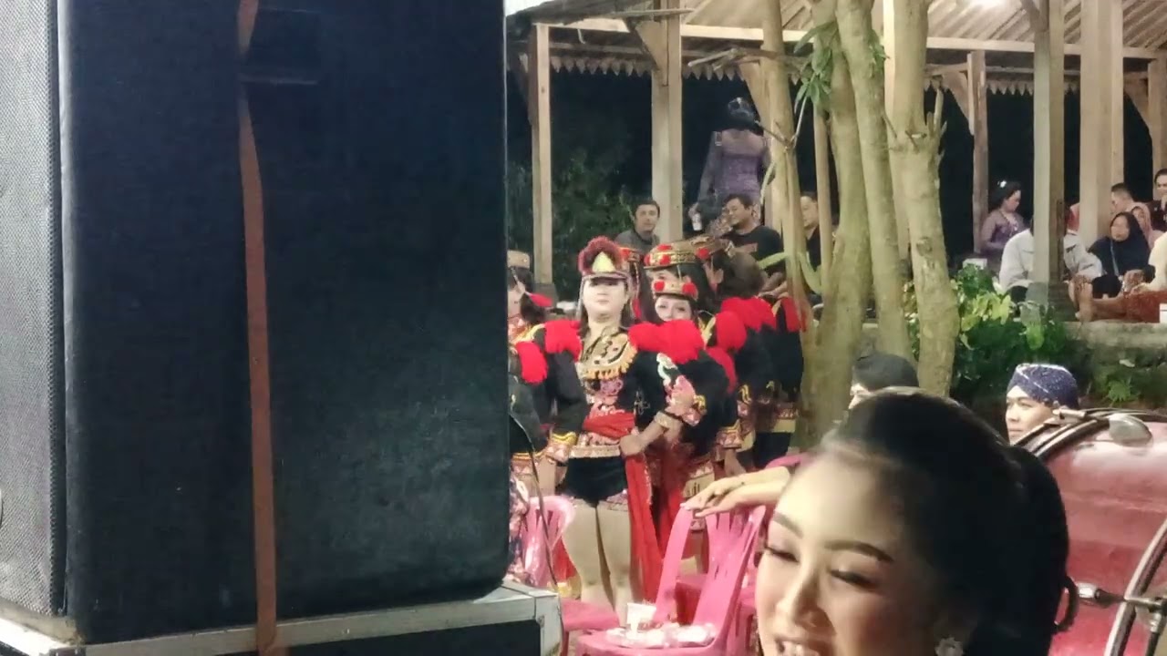 KETHOPRAKAN ala WANITO'MBOK.. karwitan putri yg patut di acungi jempol