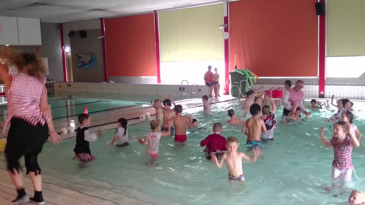 Piratenzwemles bij de Knotwilg te Steenbergen