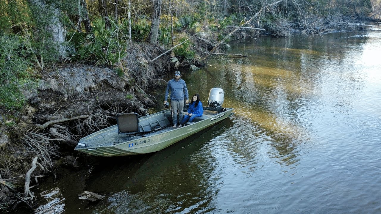 20 mile river ride in search of a abandoned house boat..