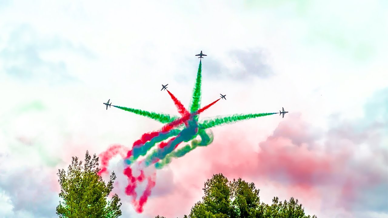 Saudi Hawks, the Picasso's of the skies 🎨  Salon-de-Provence 2023