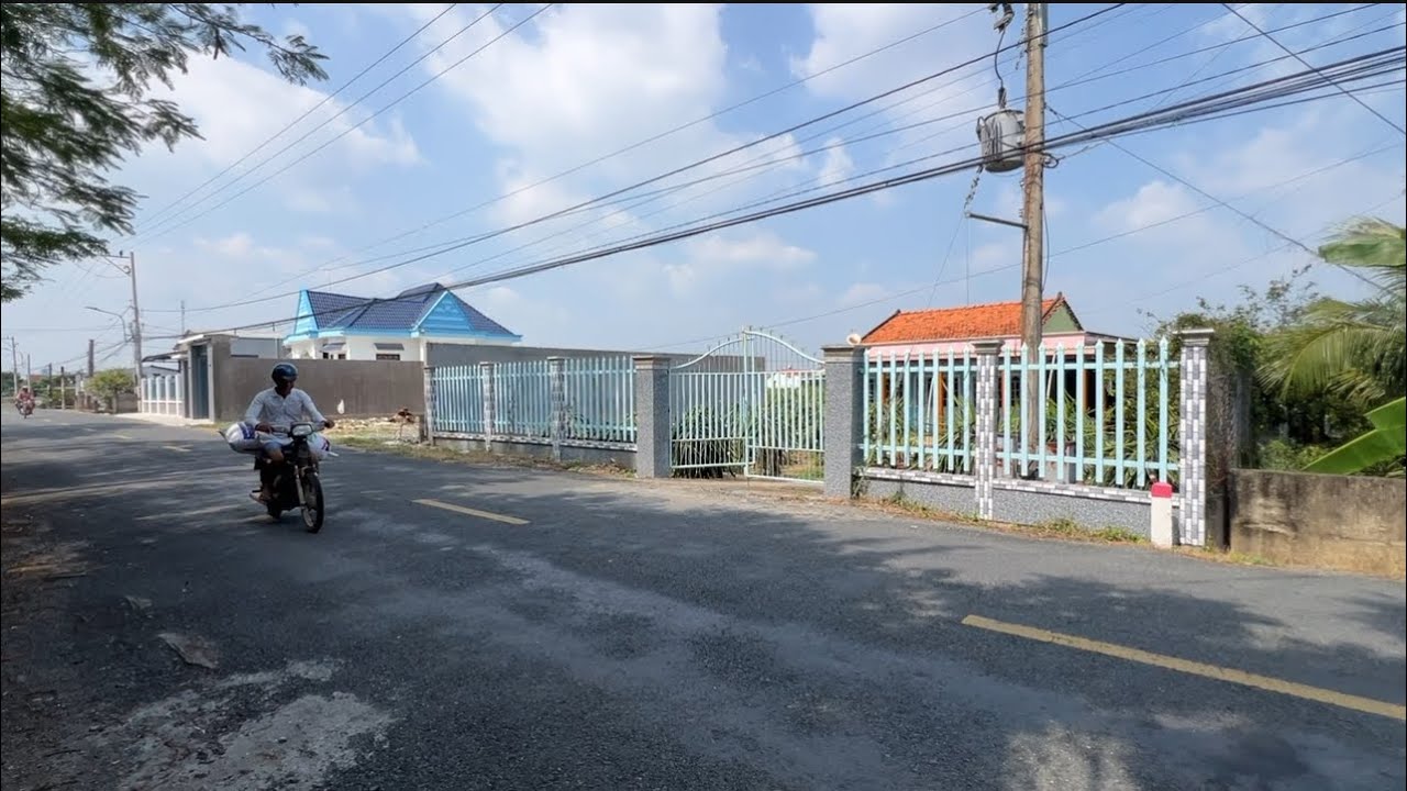T.3159 vị trí đẹp quá trời luôn đường nhựa huyện lộ thổ cư thích hợp nghỉ dưỡng kinh doanh buôn bán 
