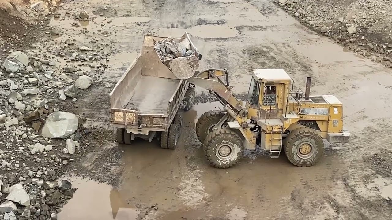 Caterpillar 966D Wheel Loader working in Quarry#constructionequipment 