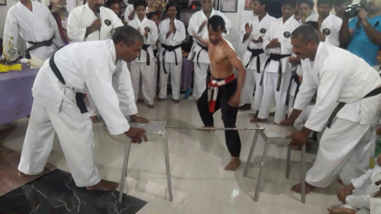 A man breaking IRON ROD with bare hands!!