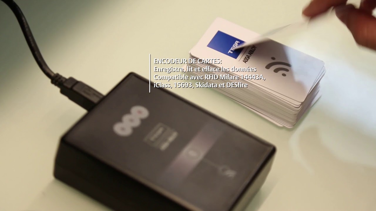 TESA Hôtel - Toujours devant -  Français