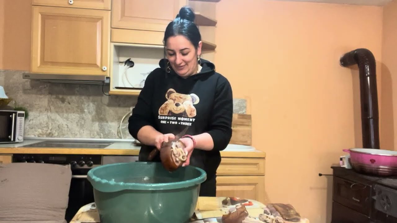 Pregătesc piftiile pentru mâine!