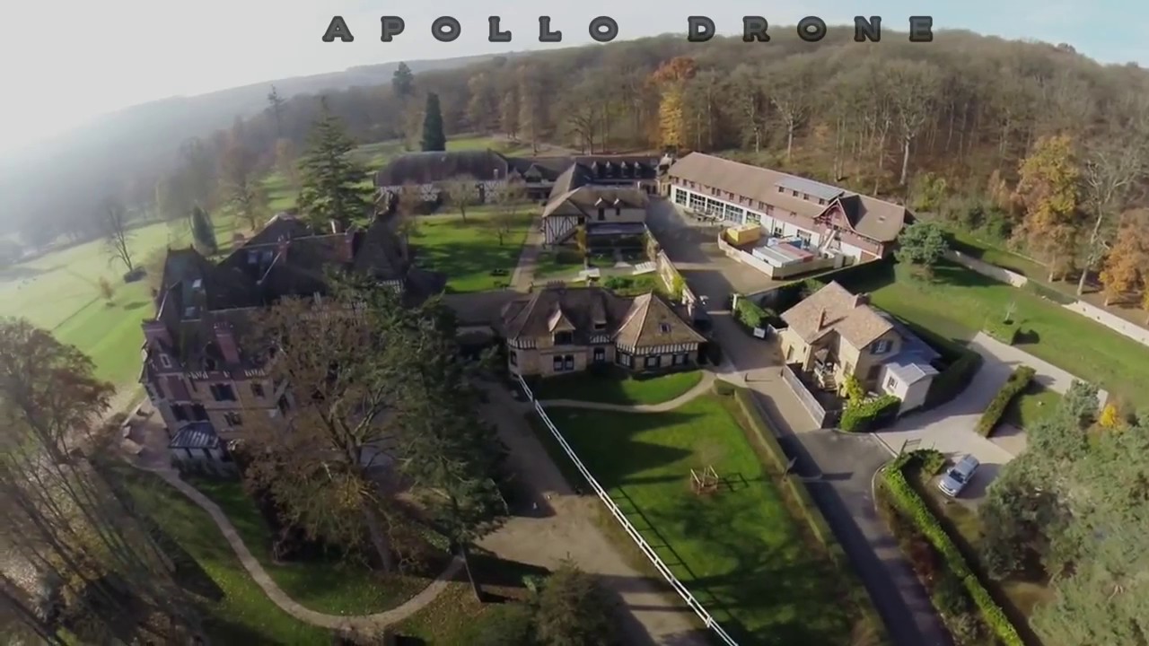 Vue aérienne du Château de Romainville filmé d'un drone