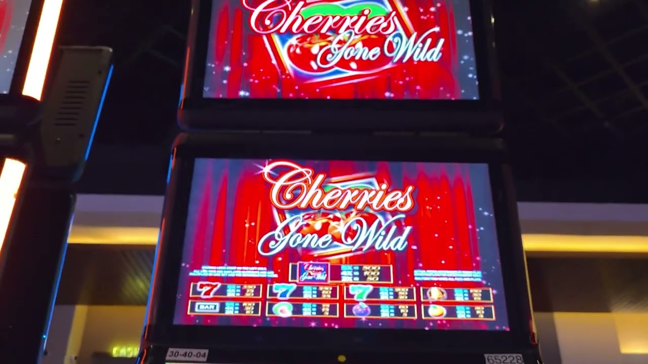 CHRISTMAS TIME IS ALL ABOUT GIVING... THEY DIDN'T GIVE ME NOTHING BUT 60 SPINS !!!