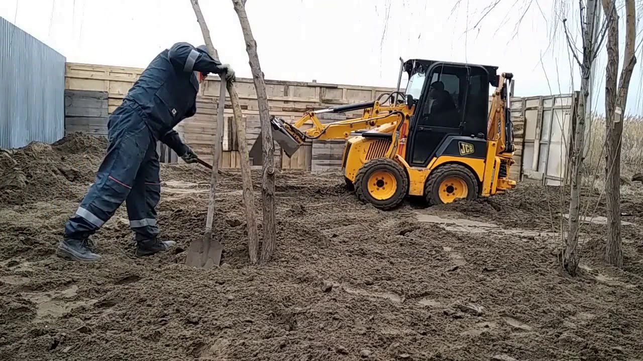 Планировка песка по участку. JCB 1CX.