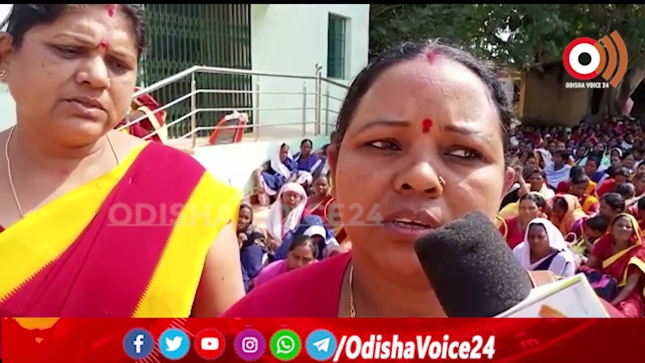 Anganwadi worker's strike movement with various demands in the area of ​​ICDS office in Badgaon