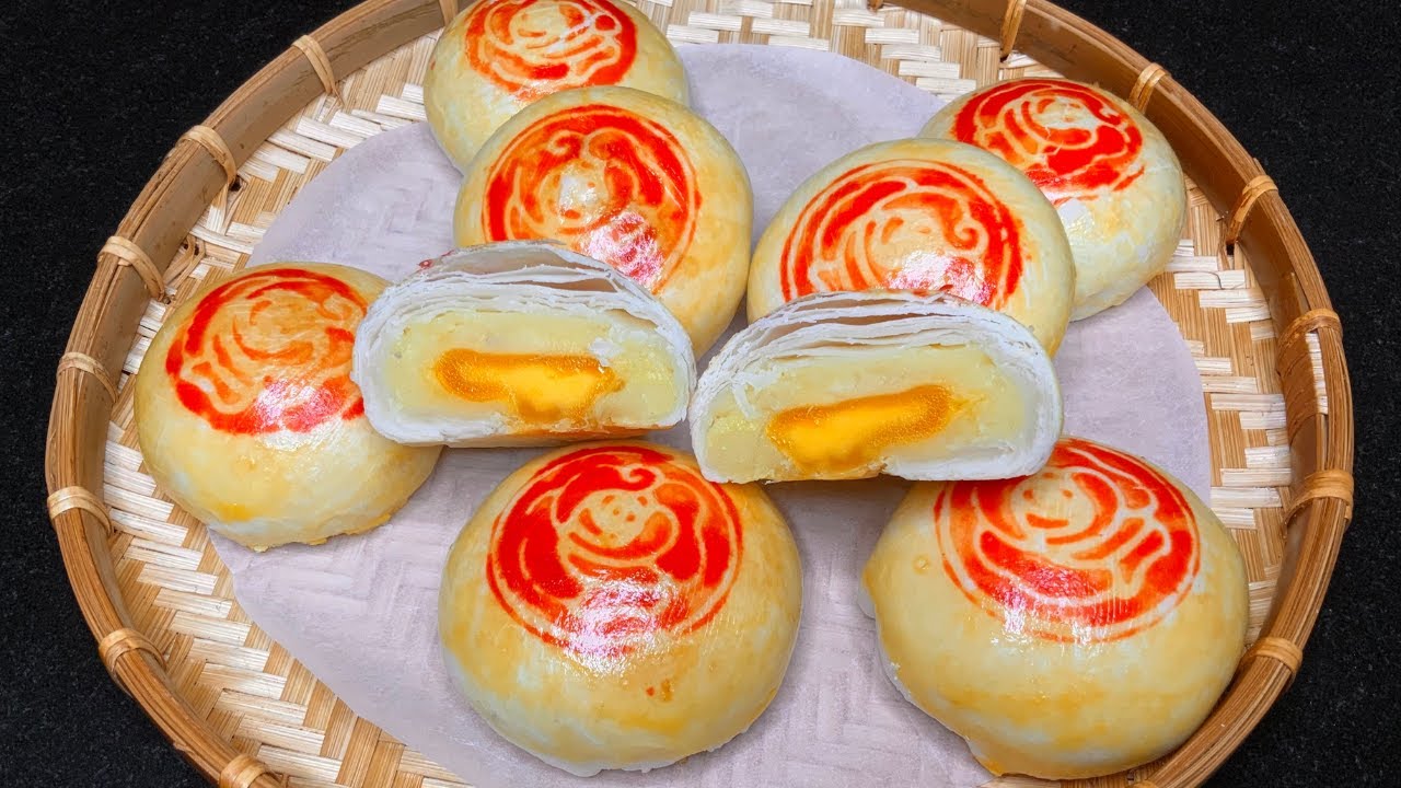 BÁNH PÍA - Cách làm Bánh Pía nhân đậu xanh sầu riêng rất đơn giản, bánh thật thơm ngon - Mai Khôi.