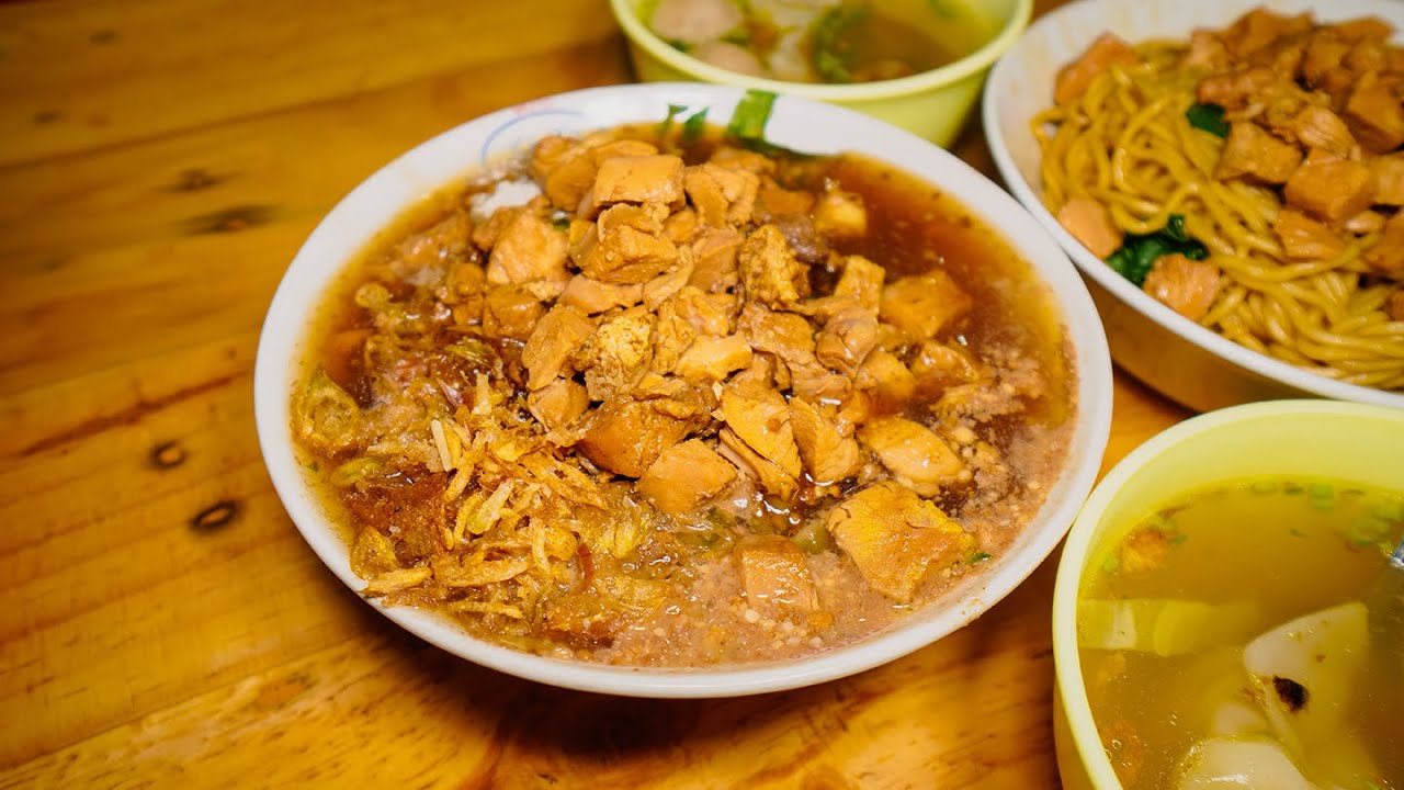 MIE AYAM DI SIRAM KUAH KENTAL SAMPE LUBER !!