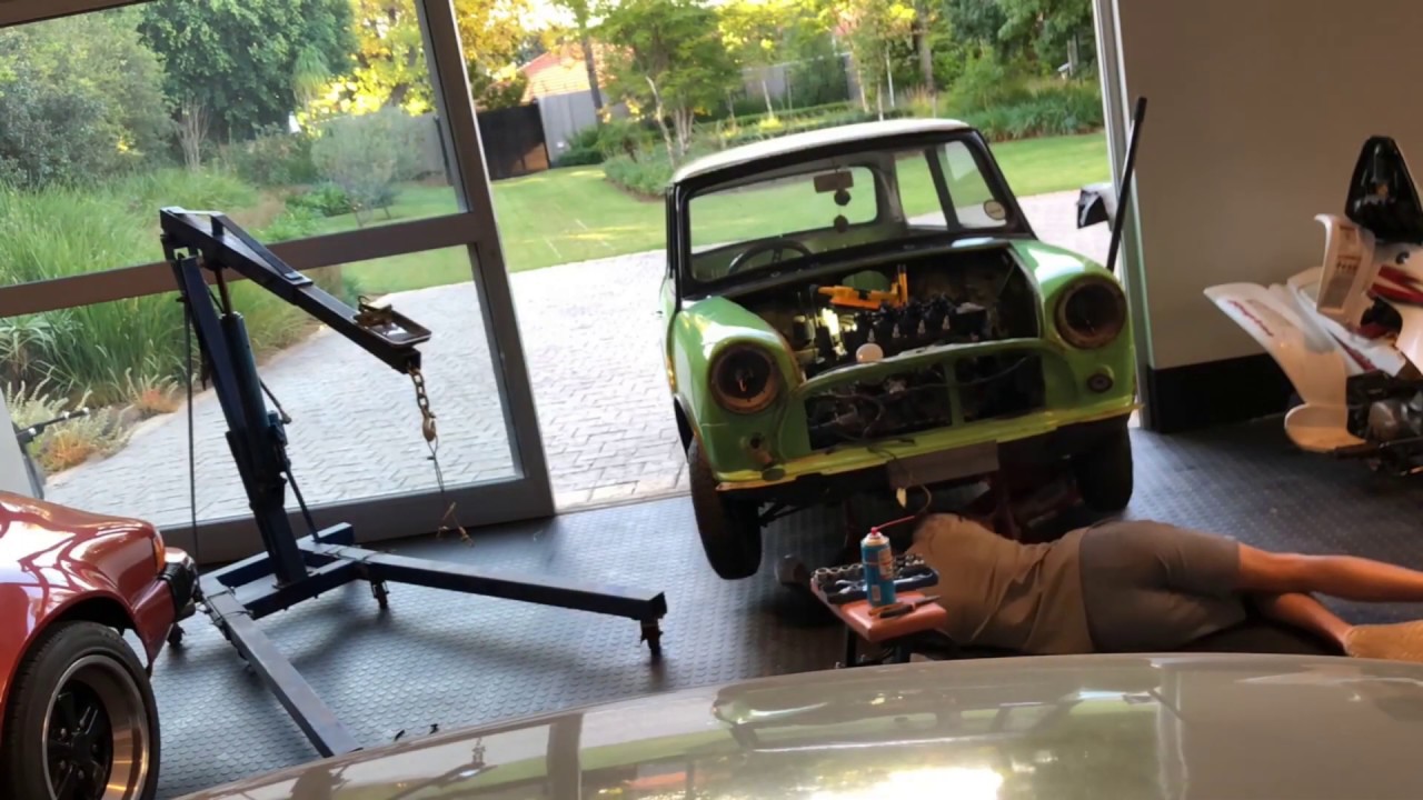 Timelapse of removing a 1973 classic mini engine