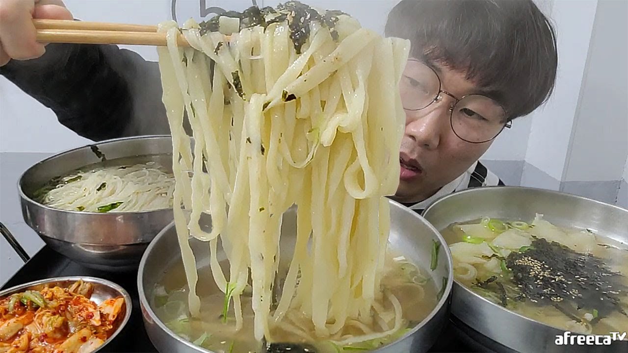 칼국수 수제비 3천원! 잔치국수 2천원!! 세그릇 먹었습니다!!! 야식이 먹방