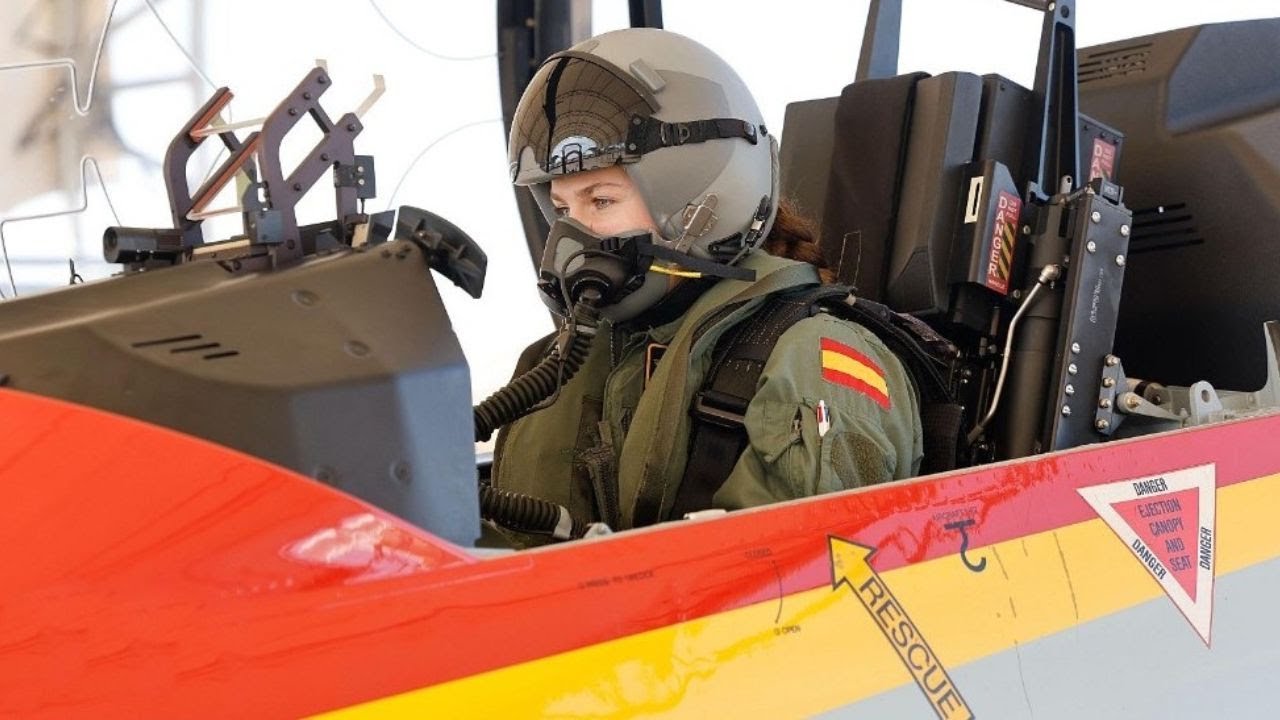 La princesa Leonor realiza su primer vuelo en solitario en la Academia del Aire de España