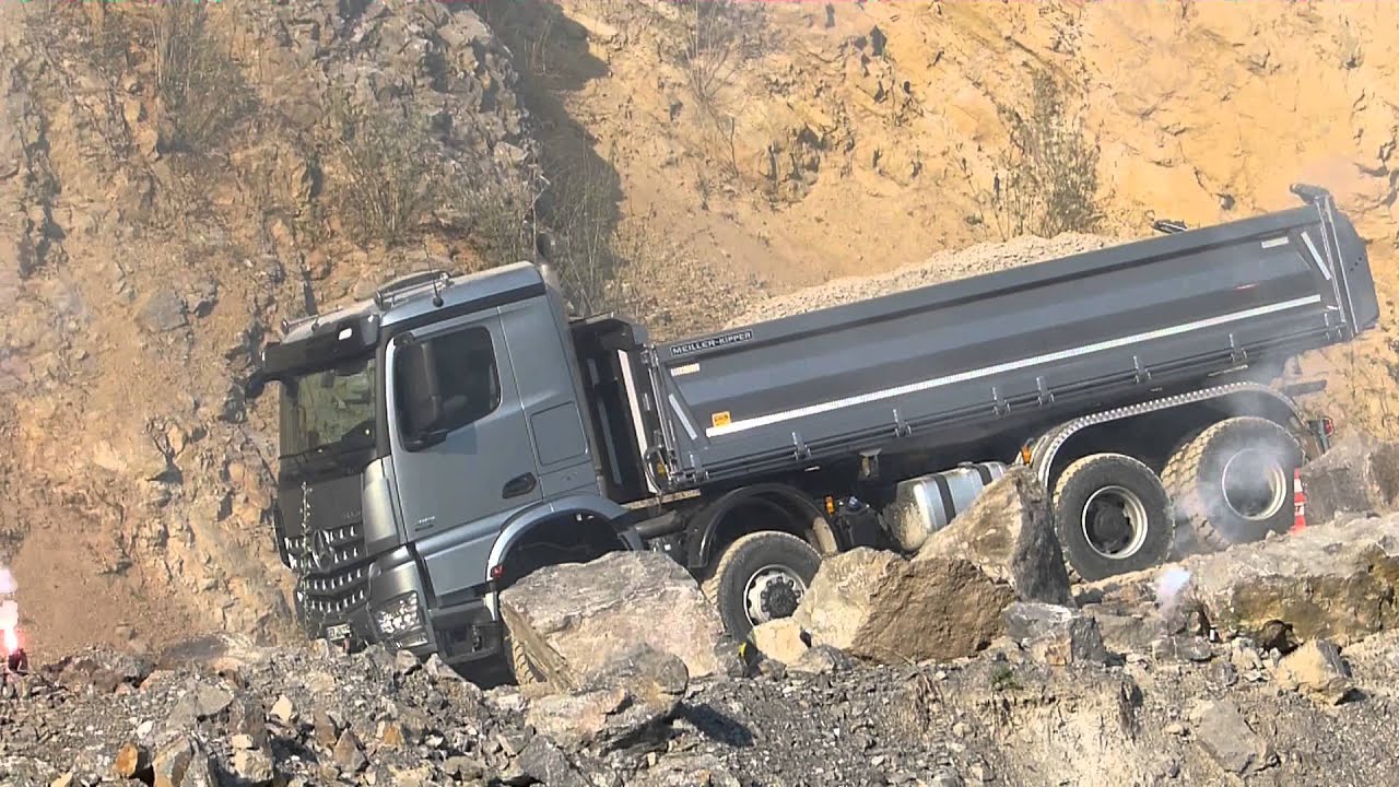 Offroad-Prüfung: Der Mercedes-Benz Arocs im Härtetest