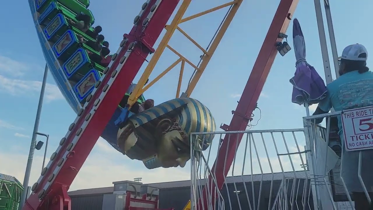Jogie and his aunt go on a carnival ride